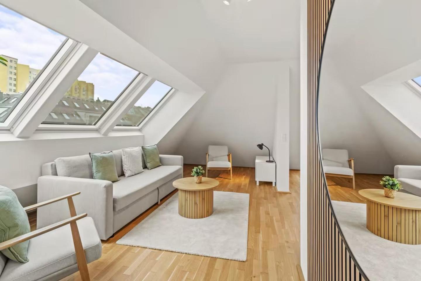 Parking Garage I Fast Wifi - 3 Min Walk To Metro Apartment