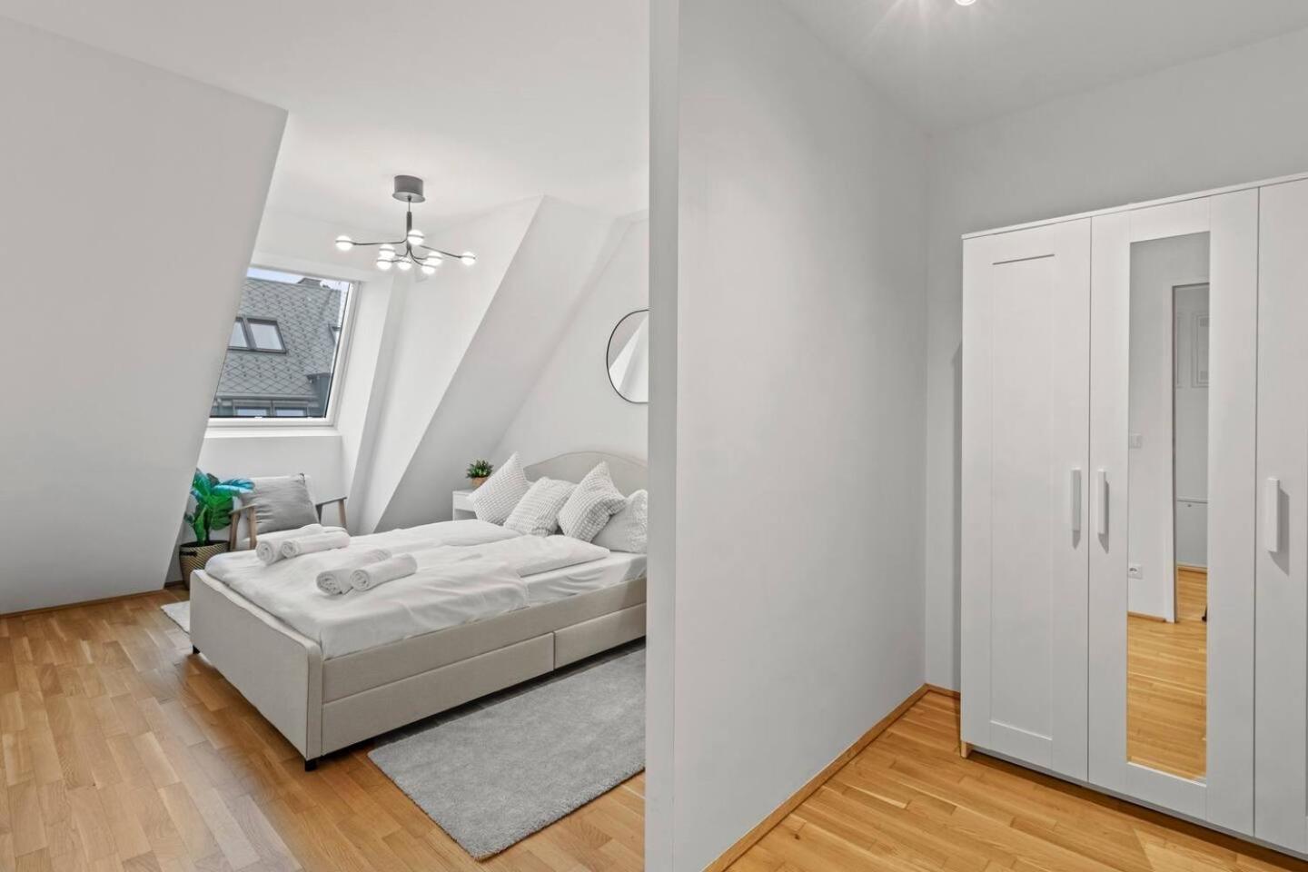 Parking Garage I Fast Wifi - 3 Min Walk To Metro *
